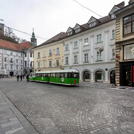 Deluxe Address Downtown Apartma Ljubljana