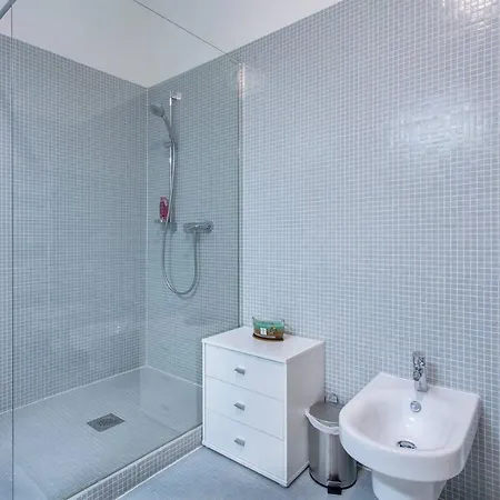 Deluxe Address Downtown Apartment