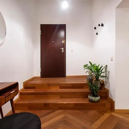 Deluxe Address Downtown Apartment
