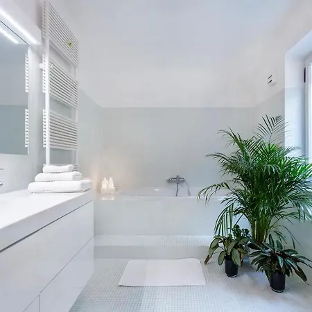 Deluxe Address Downtown Apartment