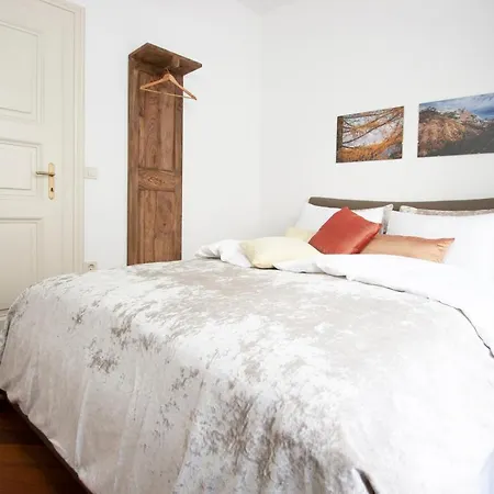 Deluxe Address Downtown Apartment *