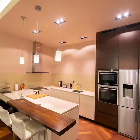 Deluxe Address Downtown Apartmán Lublaň
